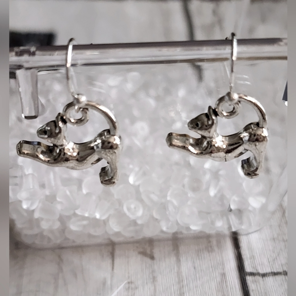 Streachy  Cat Earrings Silver Tone  925 French Hook ER